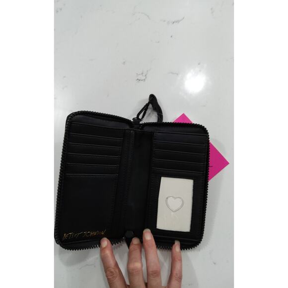 NWT Betsey Johnson black Kara wallet Quilted heart detail 7x4in zip closure glam - Picture 5 of 9